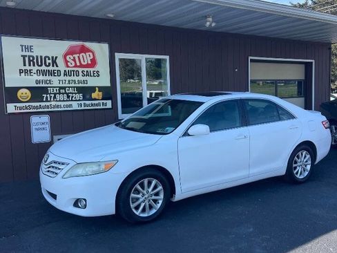 Used 2011 Toyota Camry XLE w/ SE/XLE Extra-Value Pkg image 1