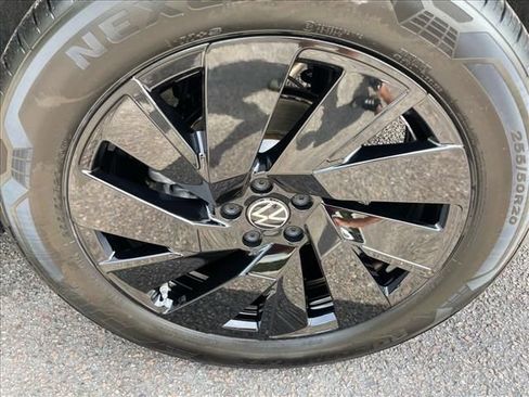 Certified 2026 Volkswagen Atlas SE w/ Panoramic Sunroof Package FWD image 18