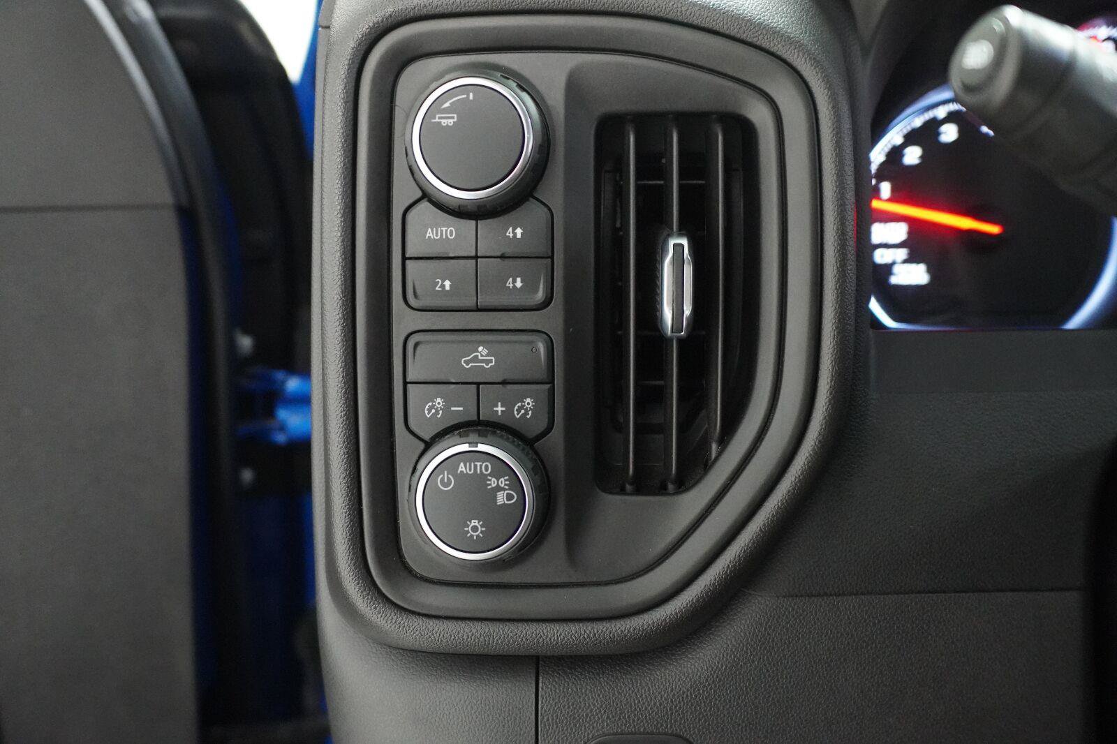 Used 2024 Chevrolet Silverado 1500 Custom Trail Boss AWD/4WD image 11