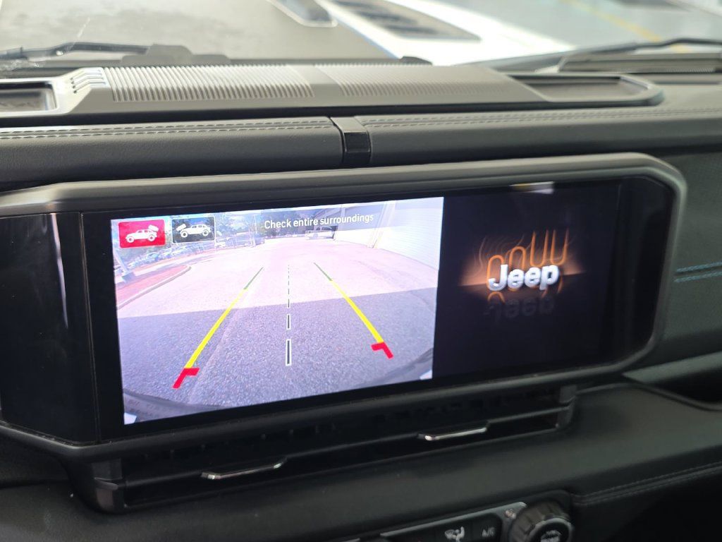 Used 2024 Jeep Wrangler Unlimited Rubicon 4xe AWD/4WD image 17