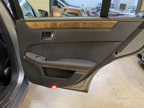 Used 2010 Mercedes-Benz E 350 4MATIC Sedan image 26