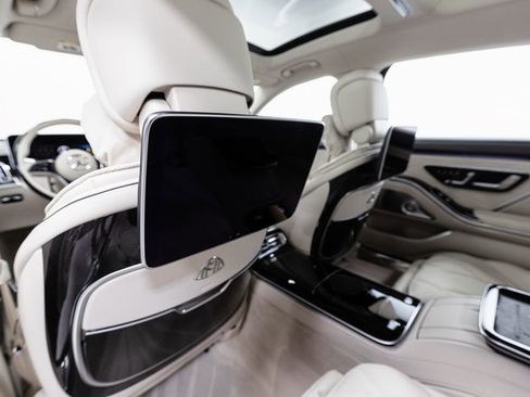 Certified 2024 Mercedes-Benz Maybach S 580 4MATIC image 31