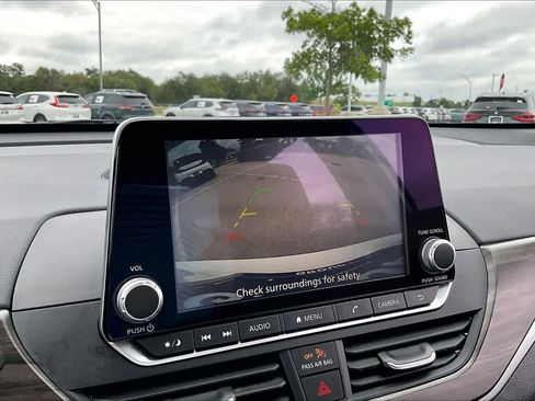 Used 2025 Nissan Altima 2.5 SV FWD image 27