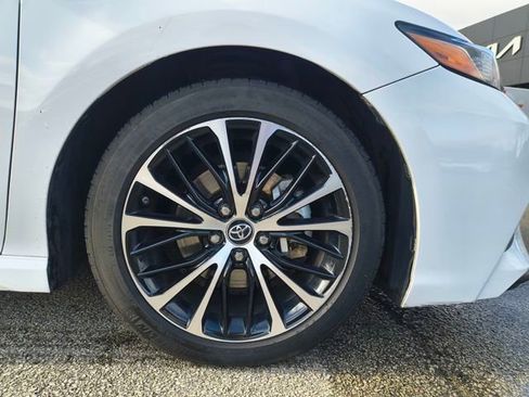 Used 2018 Toyota Camry LE image 27