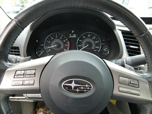 Used 2010 Subaru Legacy 2.5i Premium image 10