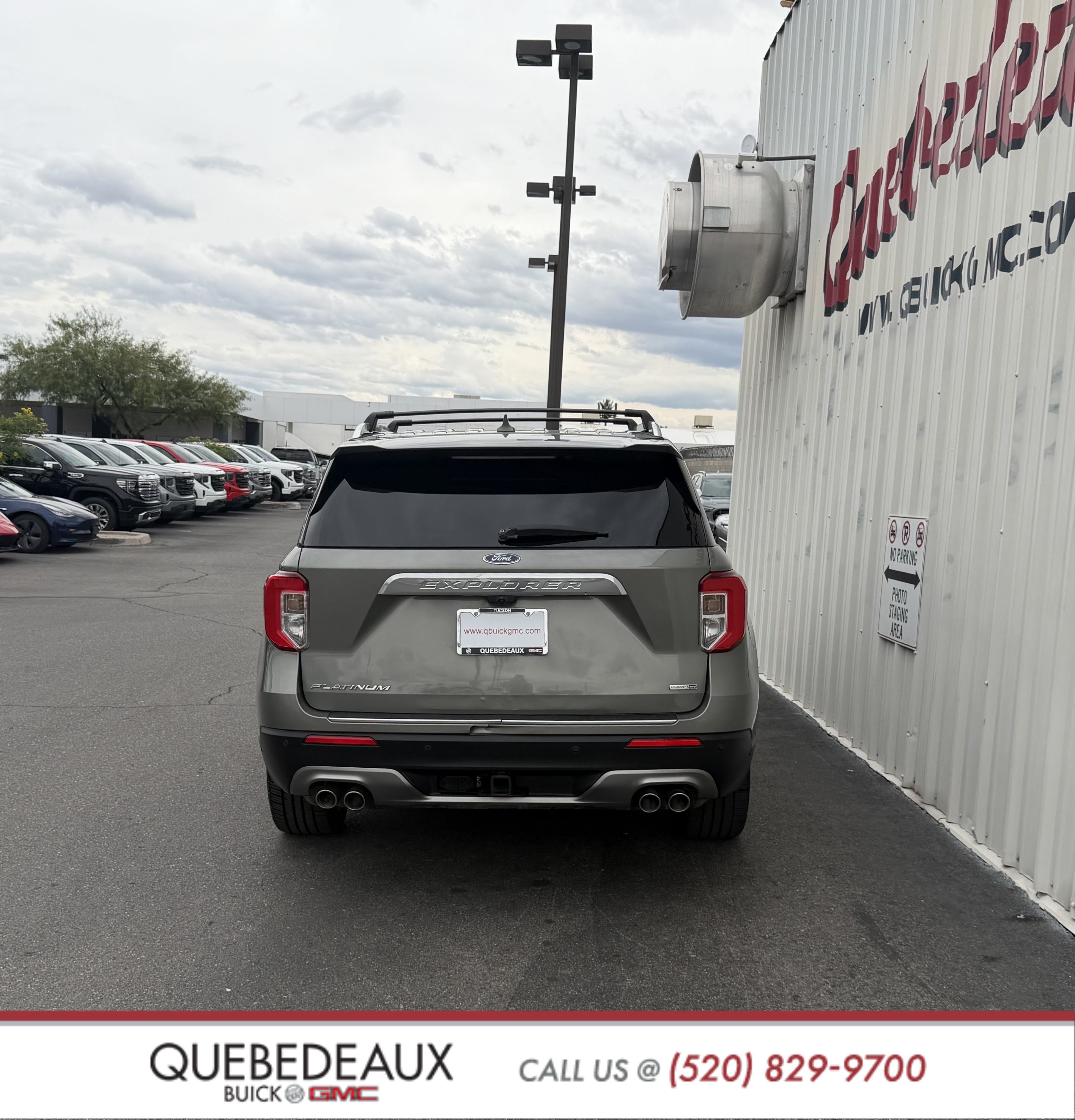 Used 2020 Ford Explorer Platinum w/ Premium Technology Package AWD/4WD image 3