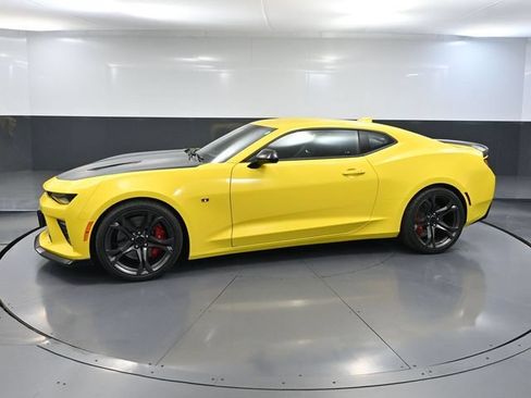Used 2017 Chevrolet Camaro SS RWD image 12