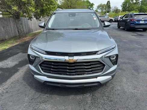 Used 2025 Chevrolet TrailBlazer LT AWD/4WD image 2