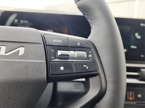 Used 2026 Kia Sportage EX FWD image 23