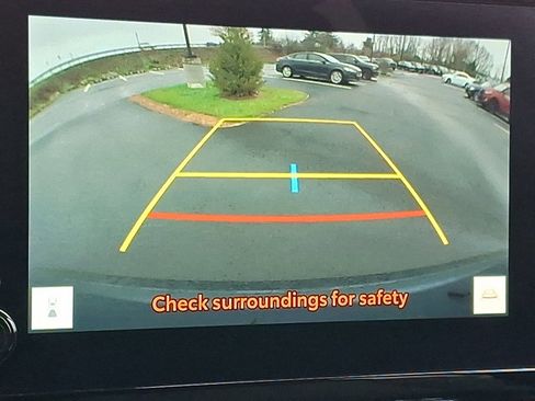 Used 2024 Toyota Corolla Cross XLE image 18