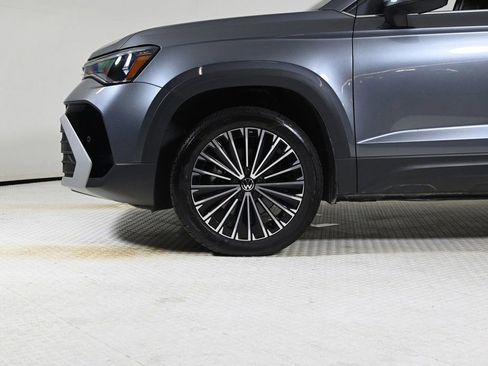 Used 2025 Volkswagen Taos SE image 23