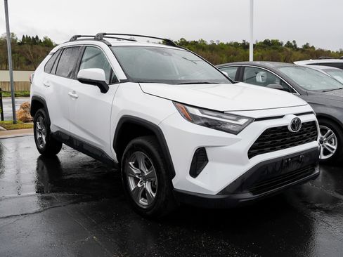 Used 2025 Toyota RAV4 XLE image 2