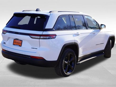 Certified 2023 Jeep Grand Cherokee Limited w/ Black Appearance Package image 5