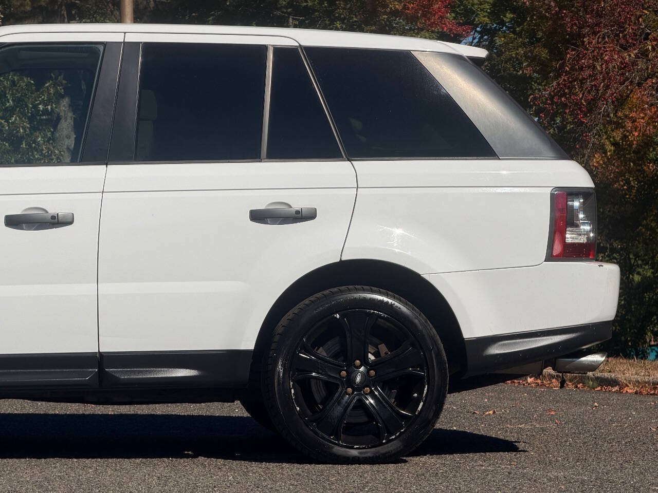 Used 2011 Land Rover Range Rover Sport Supercharged AWD/4WD image 35