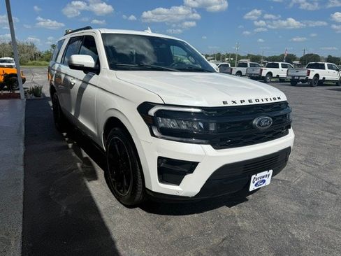 Used 2023 Ford Expedition Limited RWD image 4