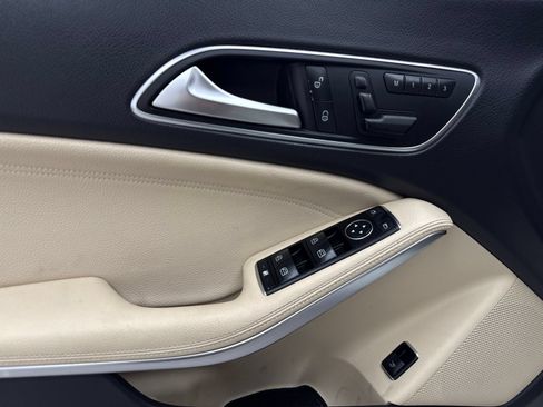 Used 2014 Mercedes-Benz CLA 250 image 33