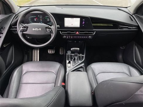 Used 2024 Kia Niro SX Touring image 10