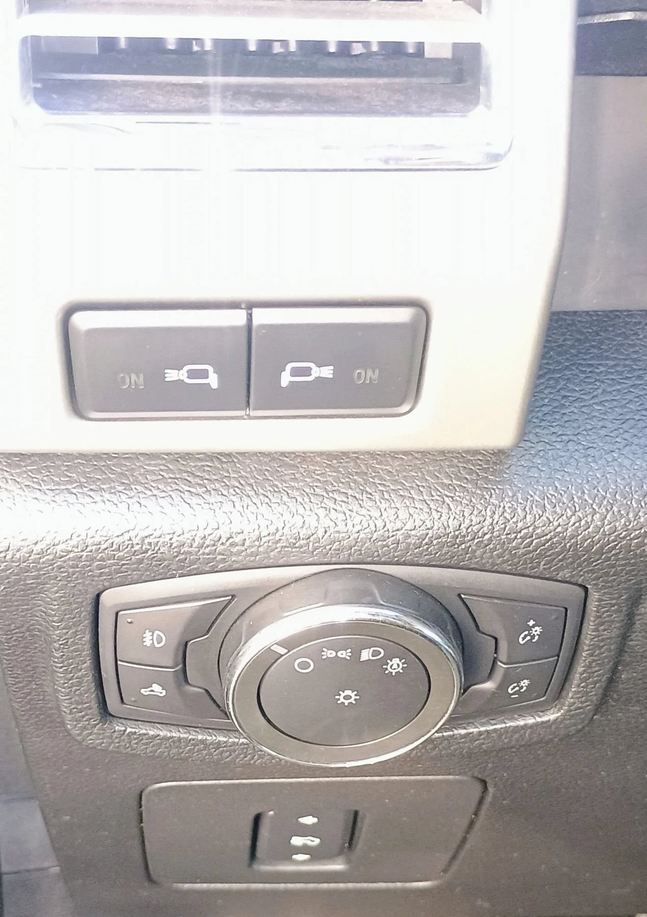 Used 2015 Ford F150 Lariat w/ Equipment Group 502A Luxury AWD/4WD image 25