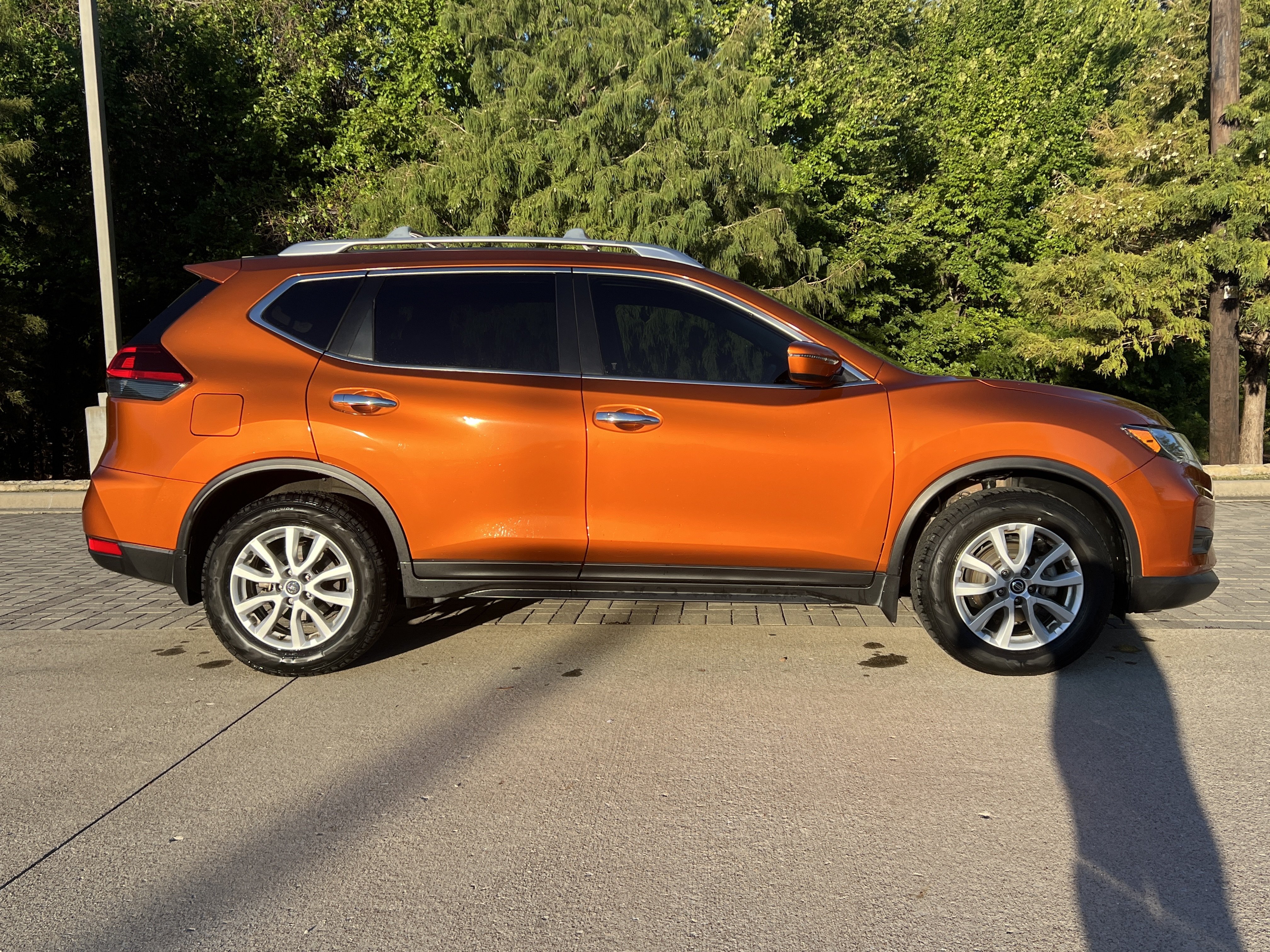 Used 2020 Nissan Rogue SV FWD image 10