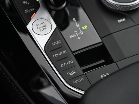 Certified 2025 BMW X4 xDrive30i w/ Premium Package image 19