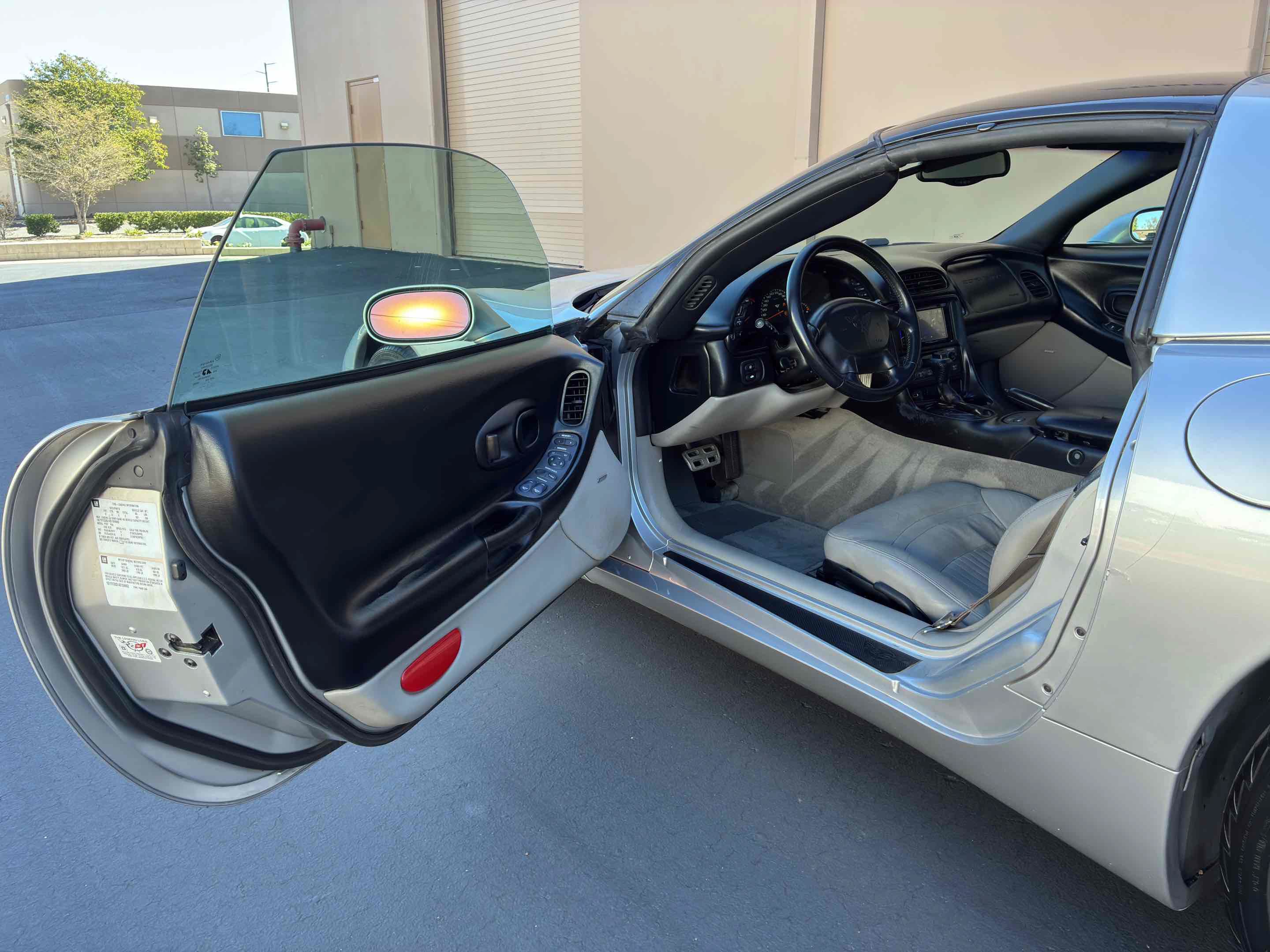 Used 2004 Chevrolet Corvette Coupe w/ Preferred Equipment Group RWD image 33