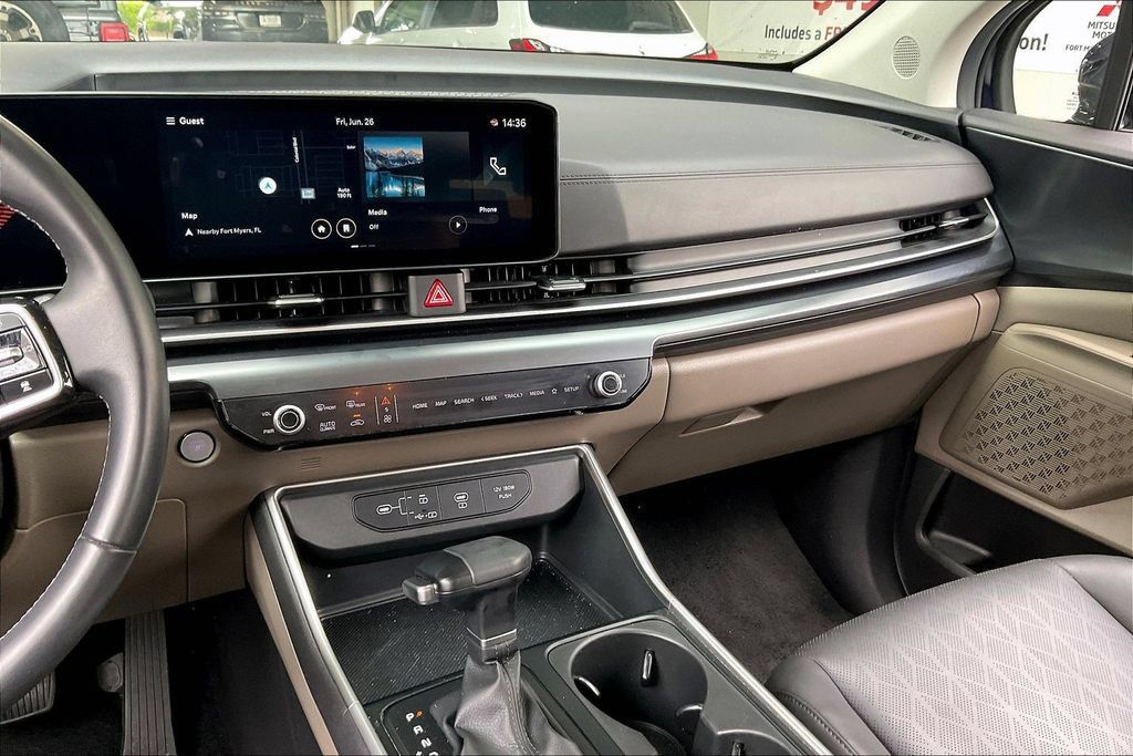 Used 2026 Kia Carnival FWD image 10