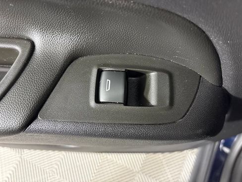 Used 2021 Chevrolet Equinox LT FWD image 39