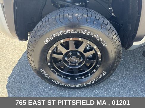 Used 2025 Toyota Tacoma TRD Off-Road w/ TRD Off Road Upgrade Package AWD/4WD image 29