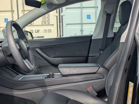 Used 2022 Tesla Model Y Performance AWD/4WD image 21