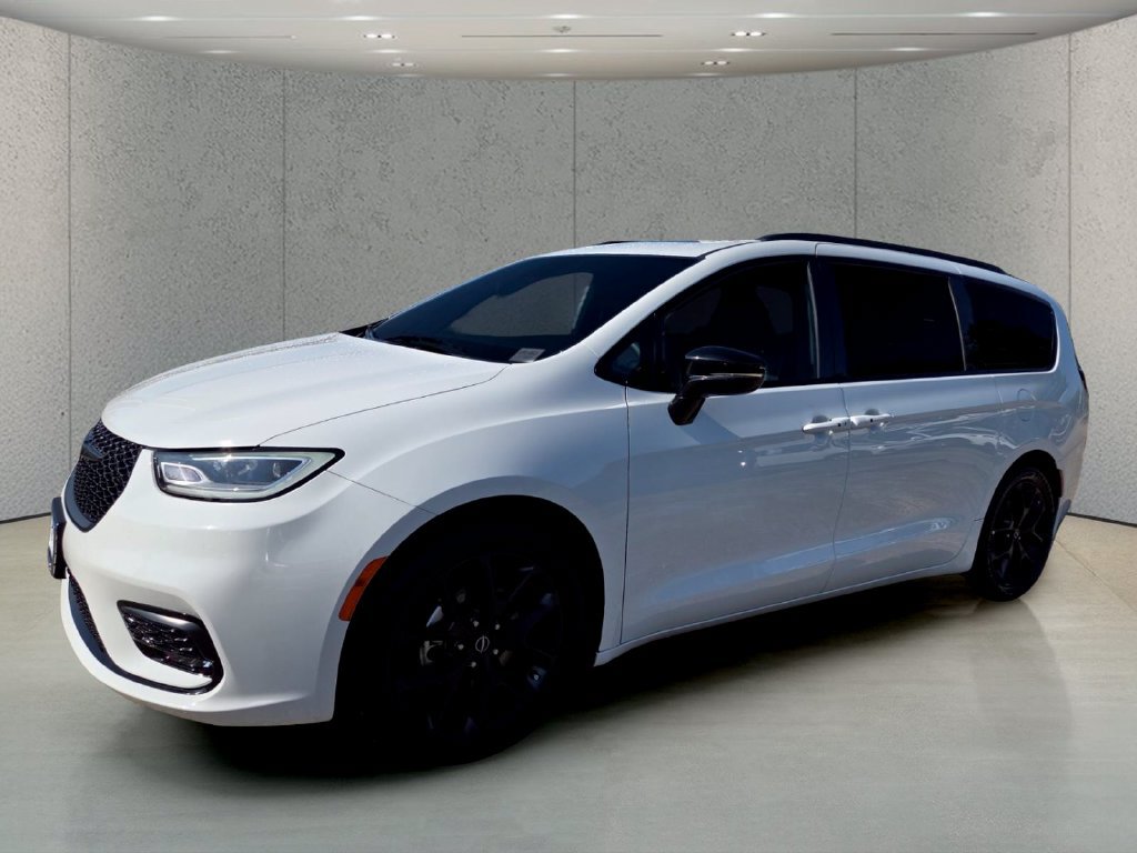 Used 2025 Chrysler Pacifica Limited FWD image 9