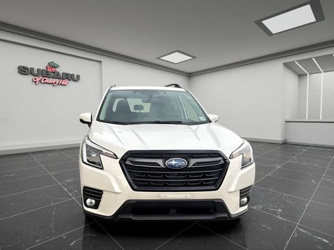 Used 2023 Subaru Forester Limited w/ Popular Package #2 AWD/4WD image 3