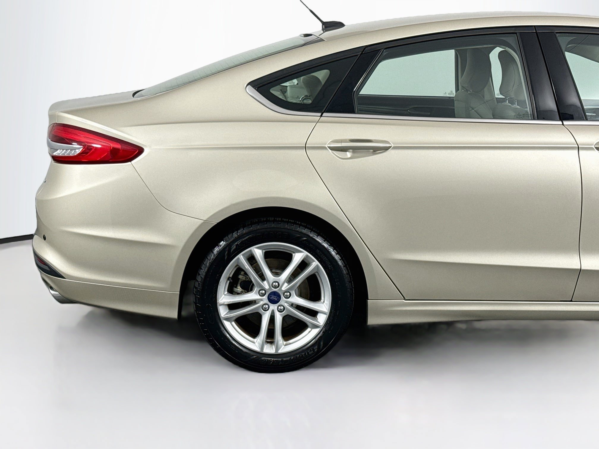 Used 2018 Ford Fusion SE FWD image 42