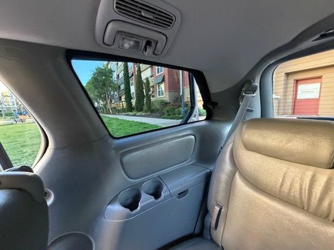 Used 2010 Toyota Sienna LE FWD image 43