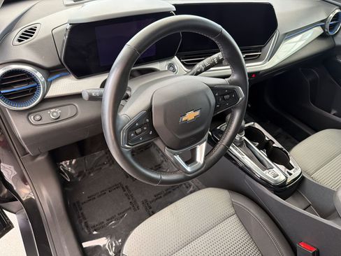 Used 2024 Chevrolet Trax LT w/ Driver Confidence Package FWD image 4