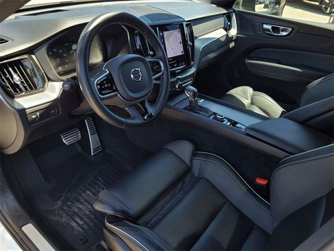 Used 2021 Volvo XC60 T5 R-Design w/ Protection Package Premier image 9