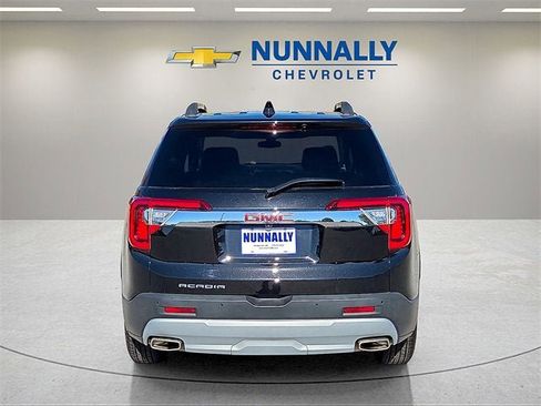 Certified 2023 GMC Acadia SLE w/ Driver Convenience Package image 4