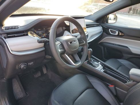Used 2025 Jeep Compass Limited AWD/4WD image 15