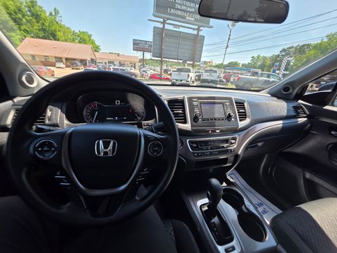 Used 2018 Honda Ridgeline Sport image 14