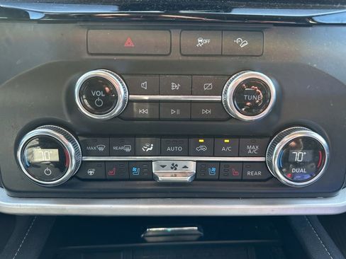 Used 2022 Ford Expedition XLT image 25