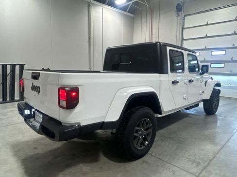New 2026 Jeep Gladiator Sport image 6