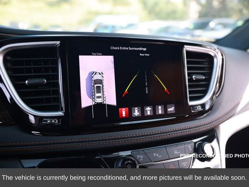 Used 2023 Chrysler Pacifica Pinnacle image 17