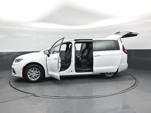 New 2026 Chrysler Pacifica Select FWD image 50