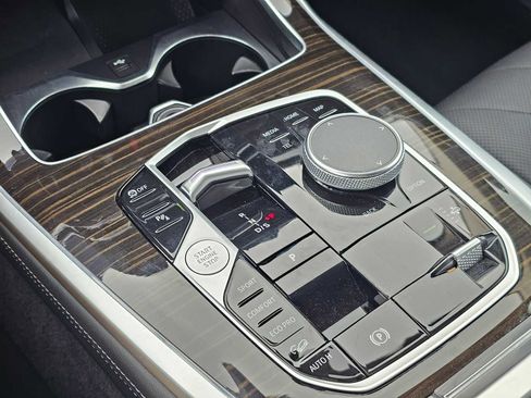 Used 2024 BMW X7 xDrive40i w/ Premium Package image 30