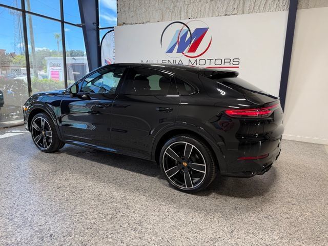 Used 2023 Porsche Cayenne Platinum Edition AWD/4WD image 2