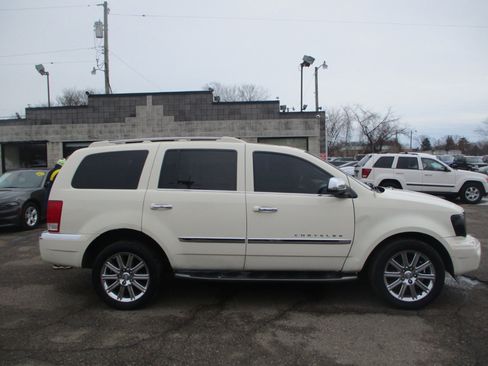 Used 2007 Chrysler Aspen Limited image 2