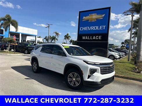 Certified 2025 Chevrolet Traverse LT image 1