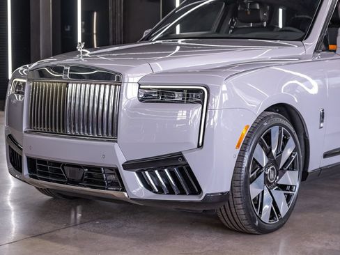 Used 2026 Rolls-Royce Cullinan AWD/4WD image 3