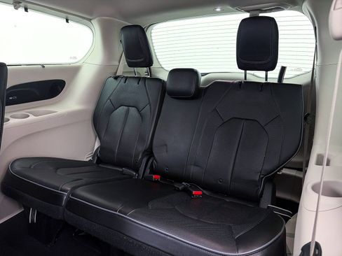 Used 2020 Chrysler Pacifica Limited w/ Advanced Safetytec Group image 41