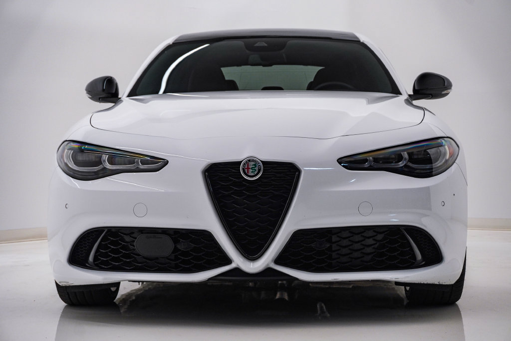 Used 2024 Alfa Romeo Giulia Veloce AWD/4WD image 5