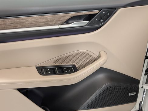 Used 2025 Porsche Macan 4 Electric image 16